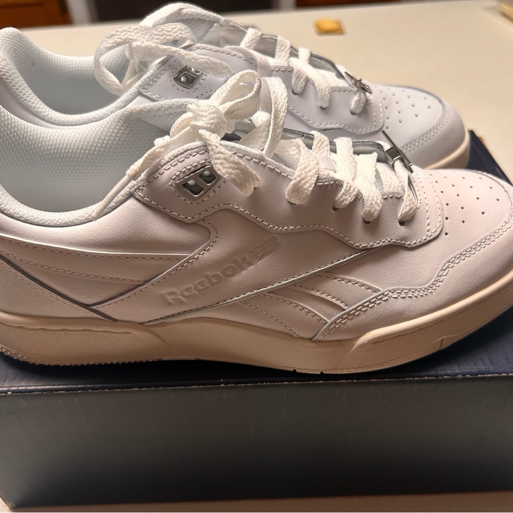 NWT Reebok Shoes - Picture 3 of 3